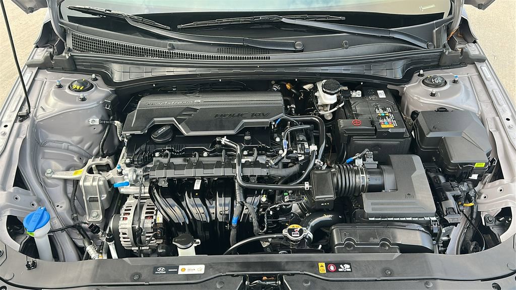 Certified 2025 Hyundai Elantra Limited image 3