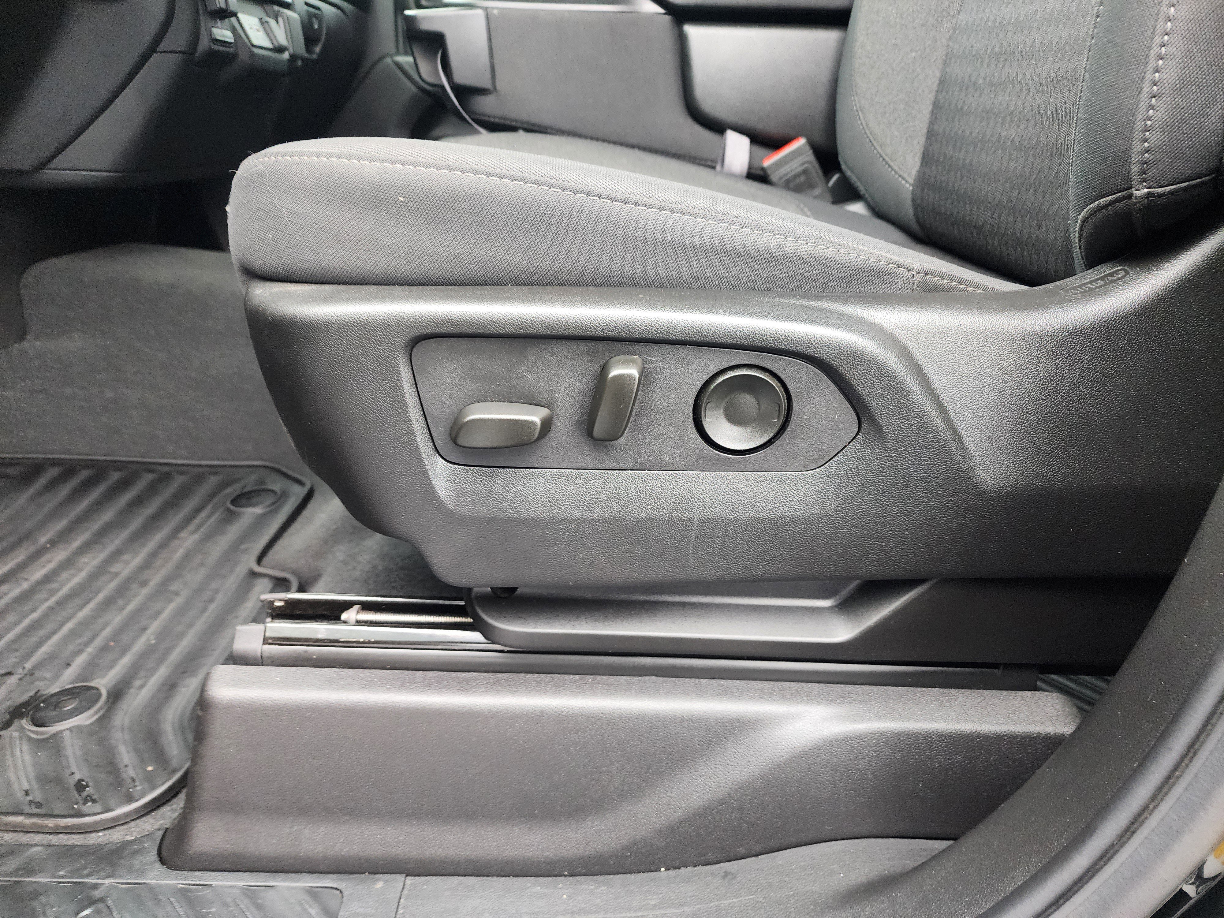 Used 2025 Chevrolet Silverado 2500 Custom w/ Custom Convenience Package image 27