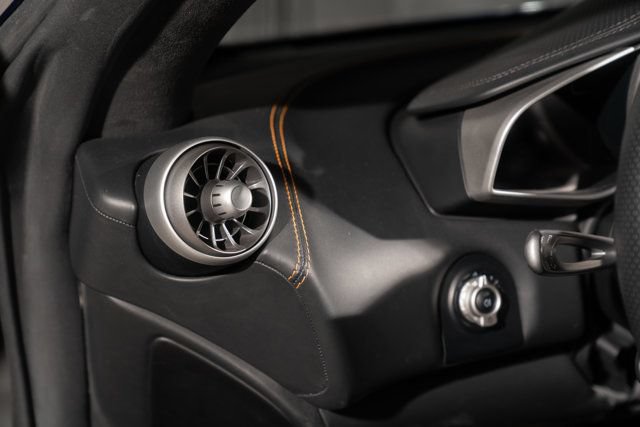 Used 2013 McLaren MP4-12C Spider RWD image 33