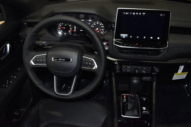 New 2026 Jeep Compass Latitude image 11