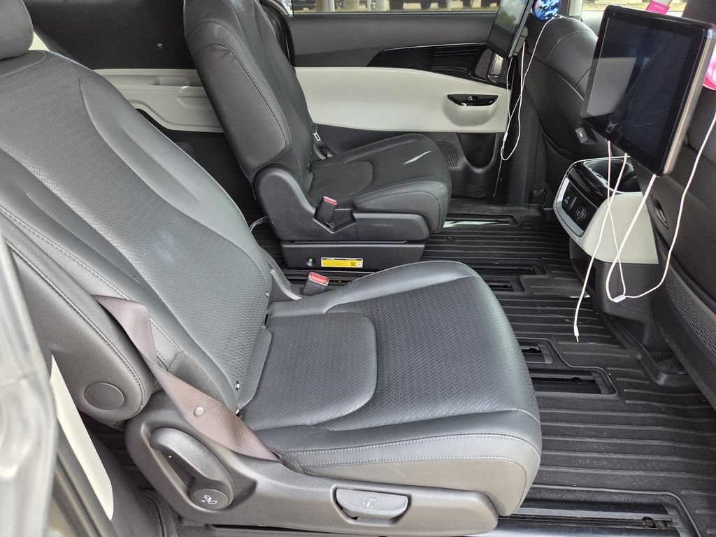 Used 2024 Kia Carnival SX Prestige FWD image 28
