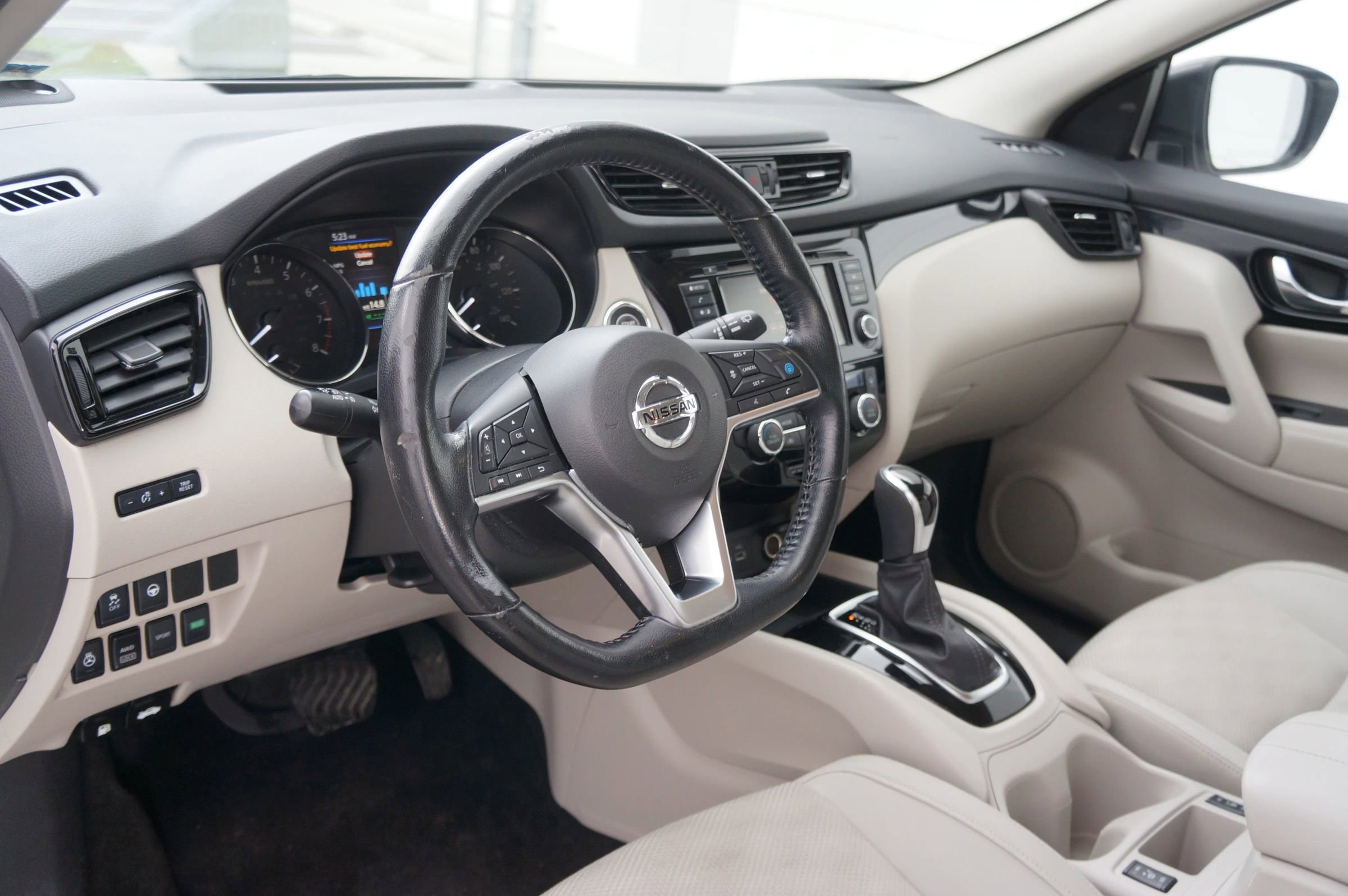 Used 2022 Nissan Rogue Sport SV w/ Technology Package image 26