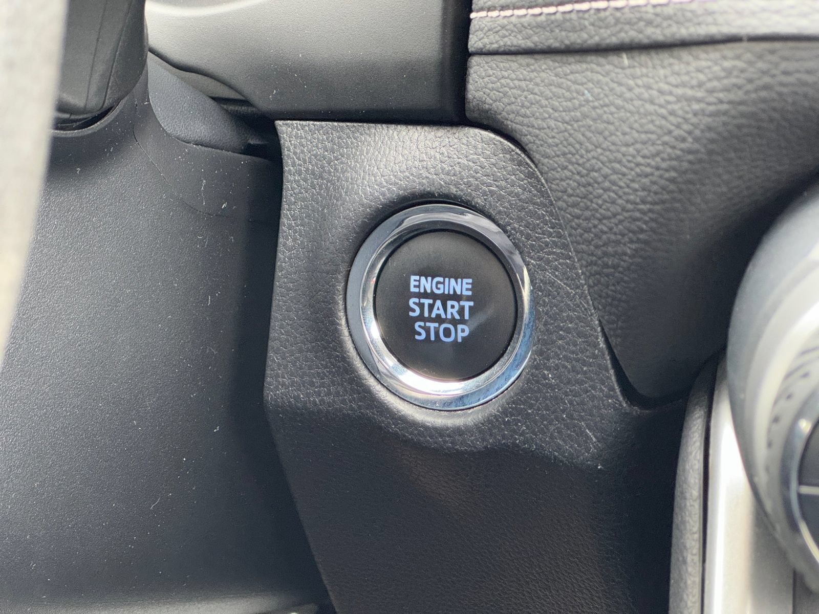 Used 2022 Toyota RAV4 XLE AWD/4WD image 5