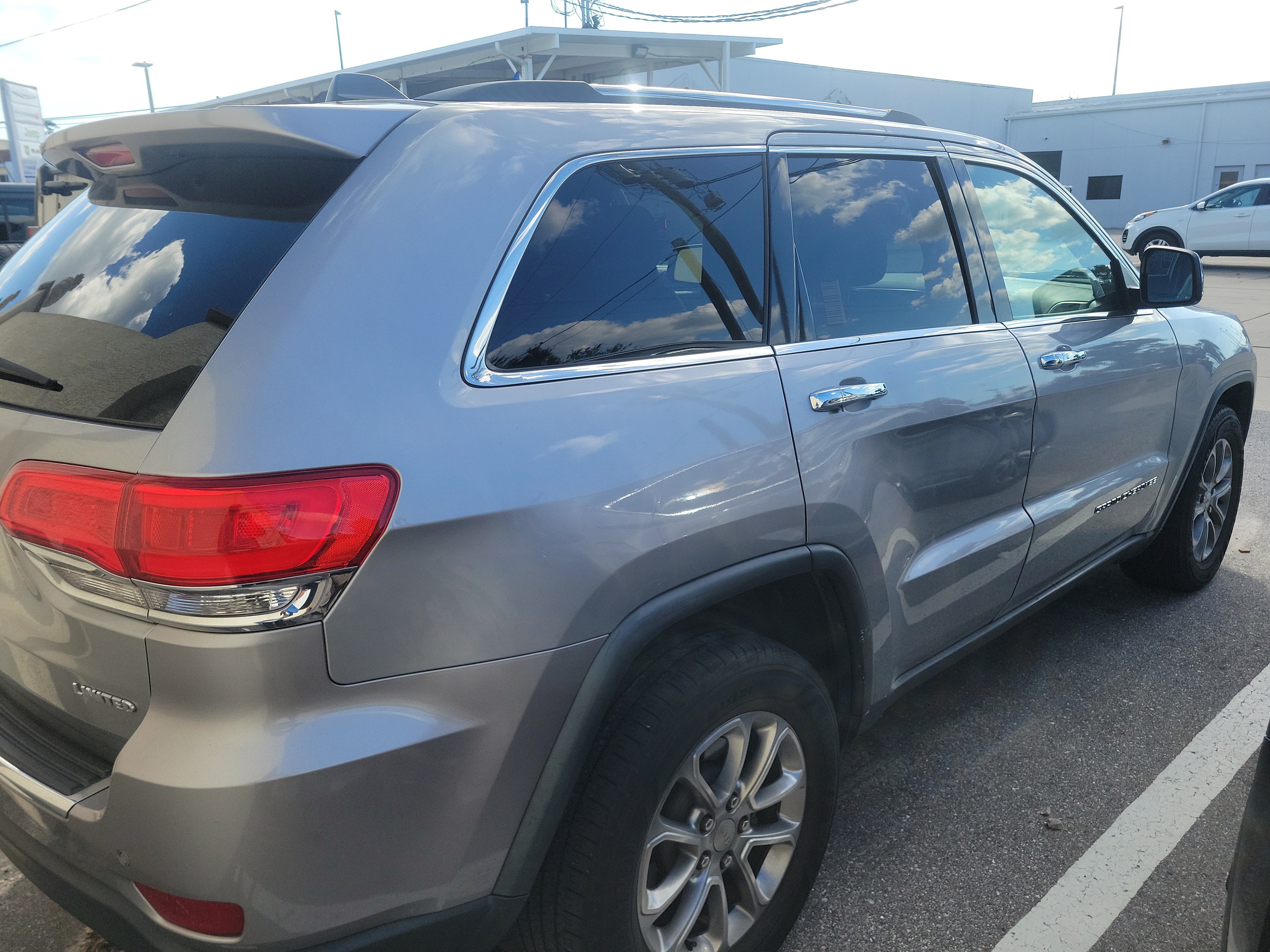 Used 2014 Jeep Grand Cherokee Limited AWD/4WD image 10