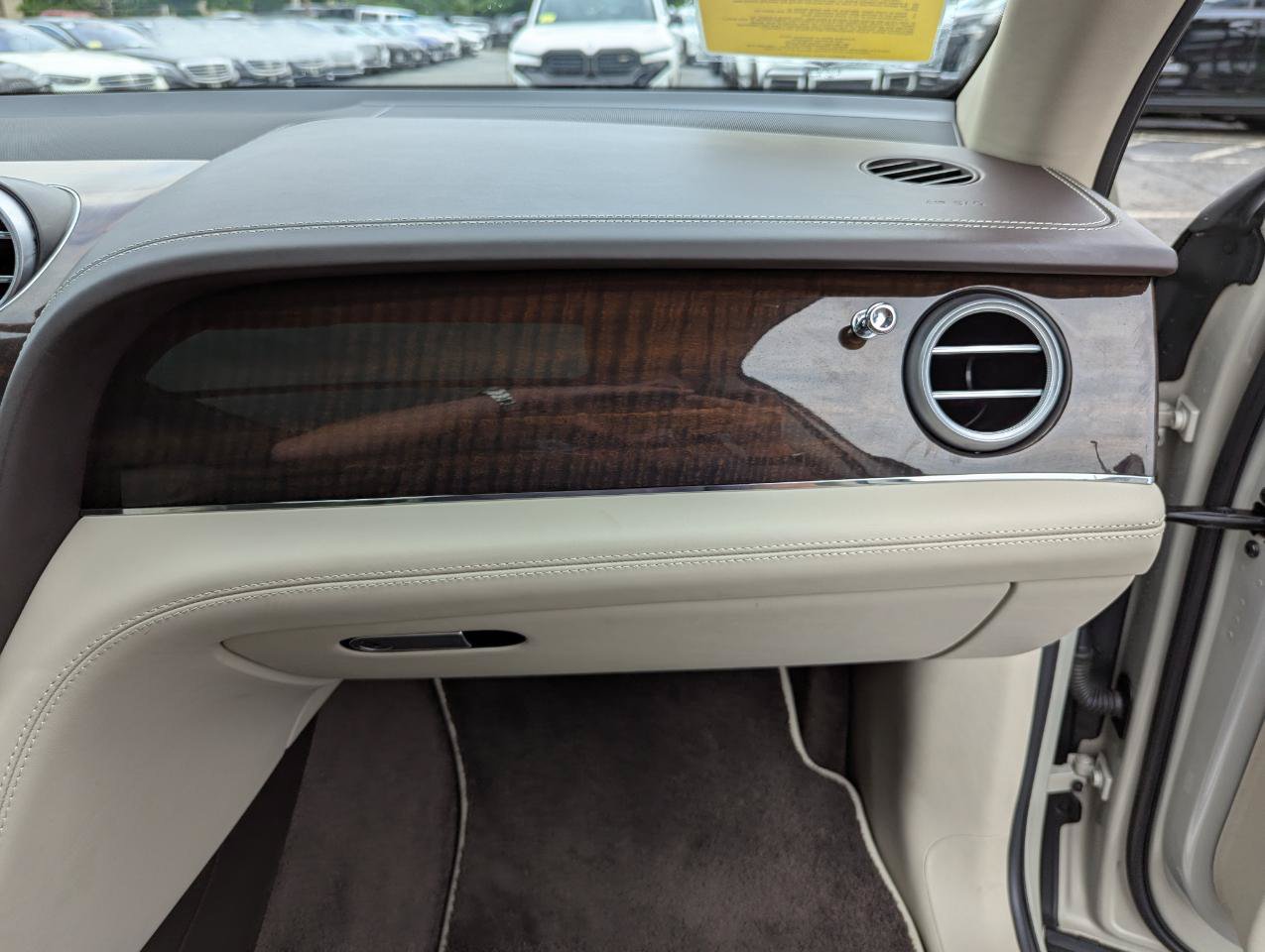 Used 2020 Bentley Bentayga AWD/4WD image 36