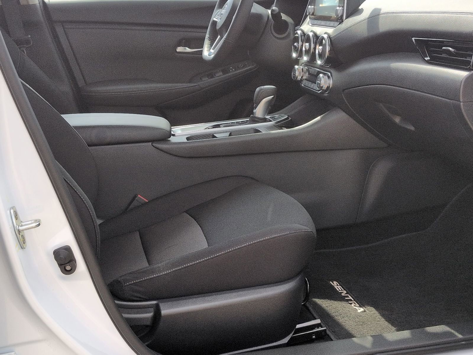 Certified 2025 Nissan Sentra SV w/ All-Weather Package FWD image 31