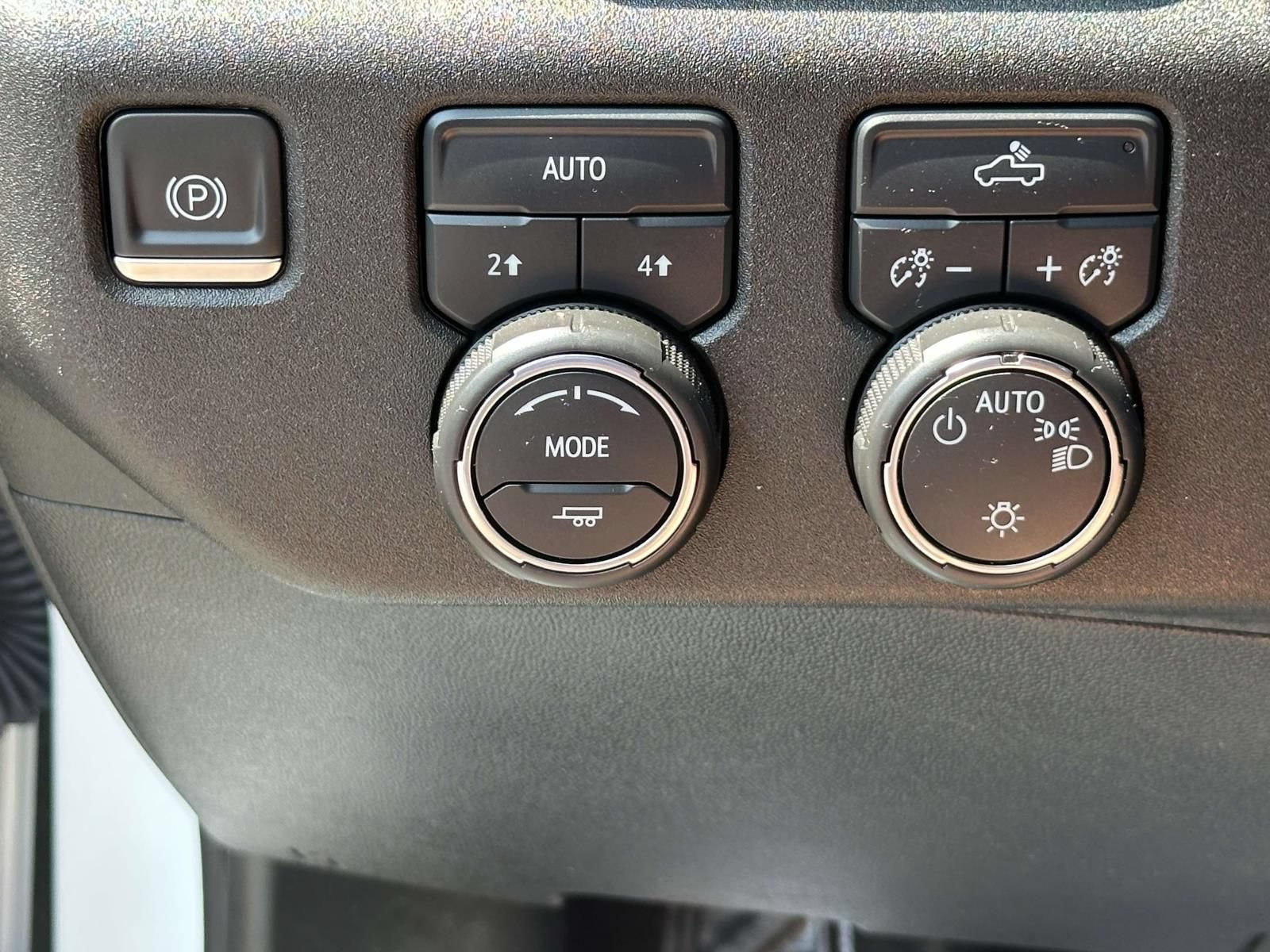 Certified 2024 Chevrolet Silverado 1500 LT AWD/4WD image 15