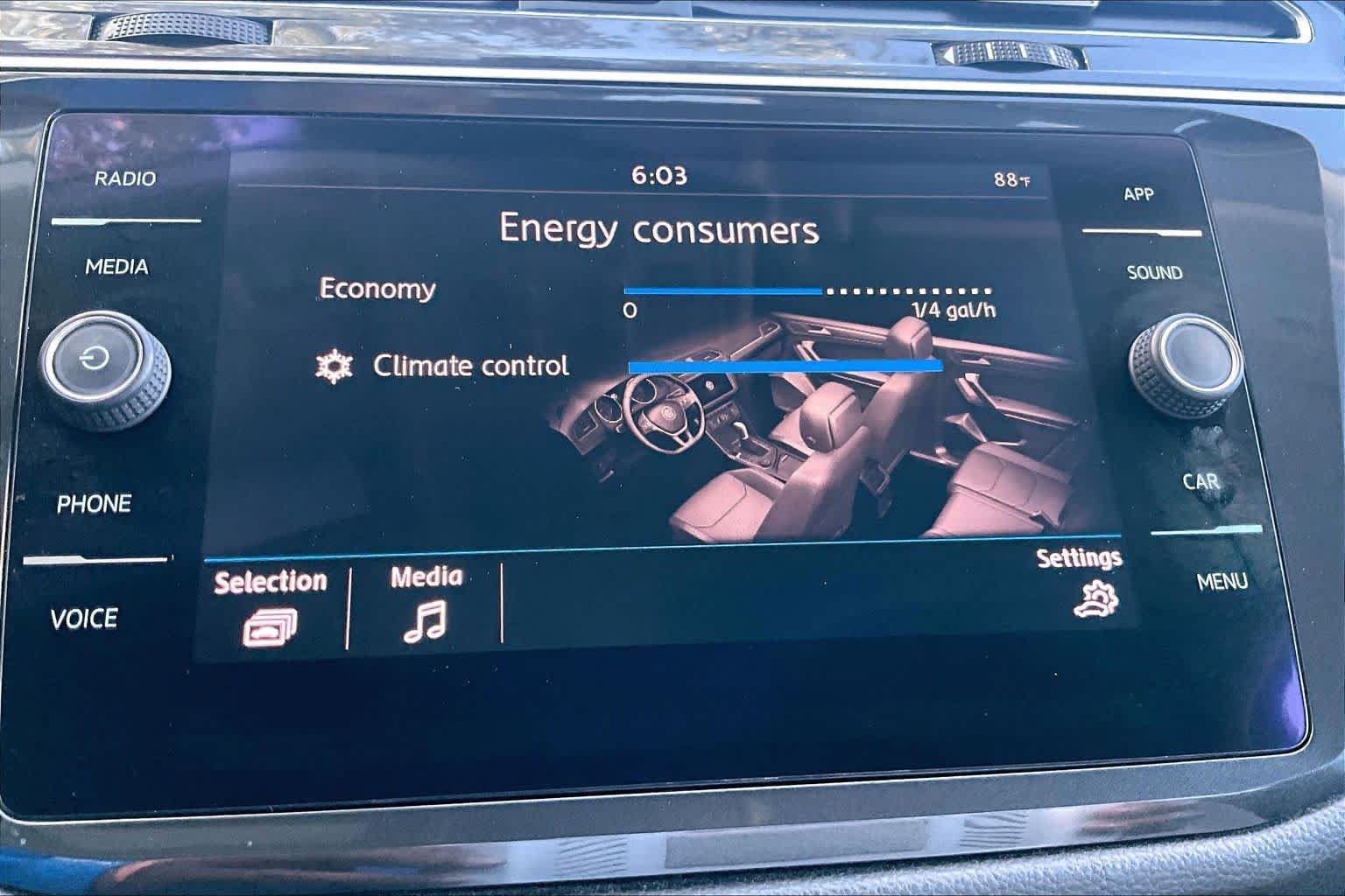 Used 2018 Volkswagen Tiguan SE FWD image 35