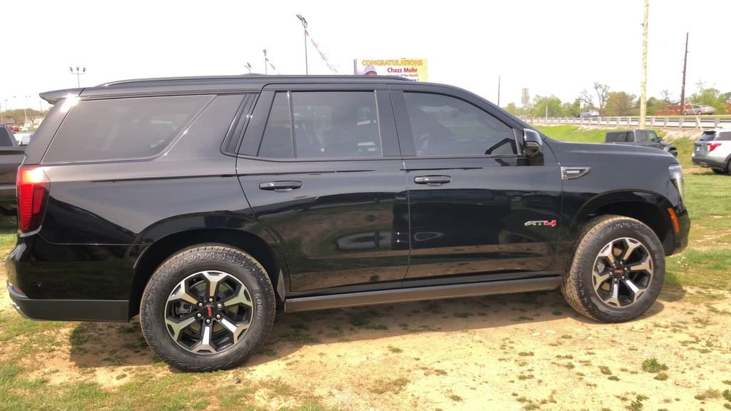 Used 2025 GMC Yukon AT4 w/ AT4 Premium Plus Package AWD/4WD image 7