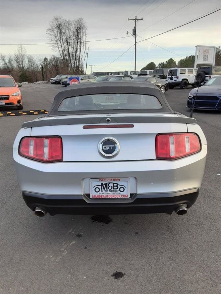 Used 2010 Ford Mustang GT image 4