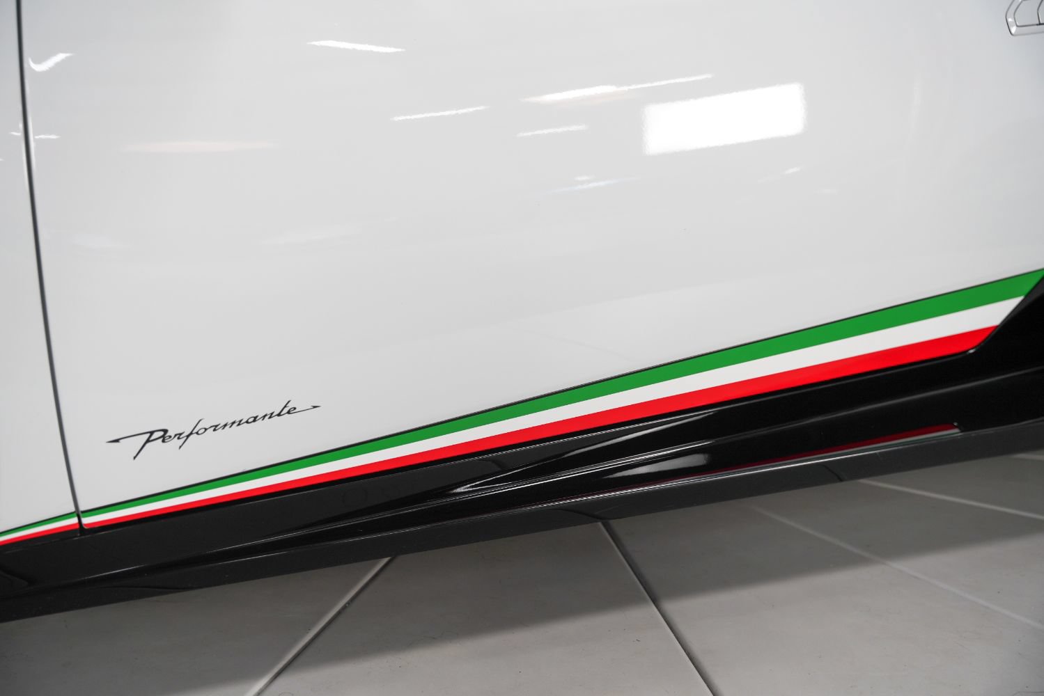 Used 2018 Lamborghini Huracan Performante AWD/4WD image 16