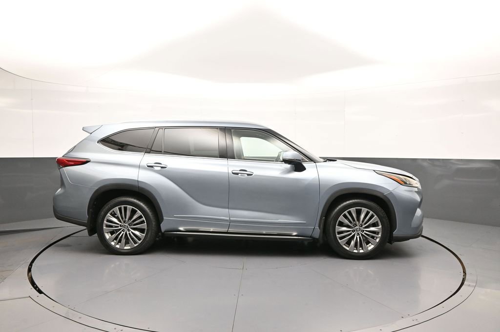 Certified 2020 Toyota Highlander Platinum w/ Preferred Accessory Package AWD/4WD image 5