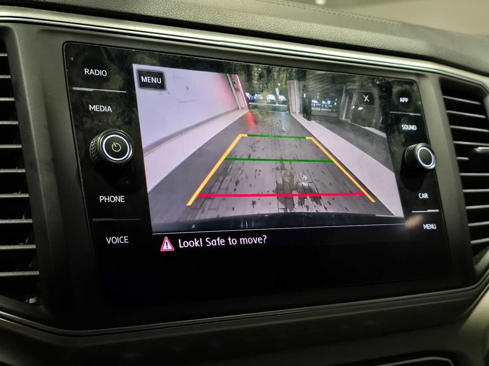 Used 2018 Volkswagen Atlas SE image 33