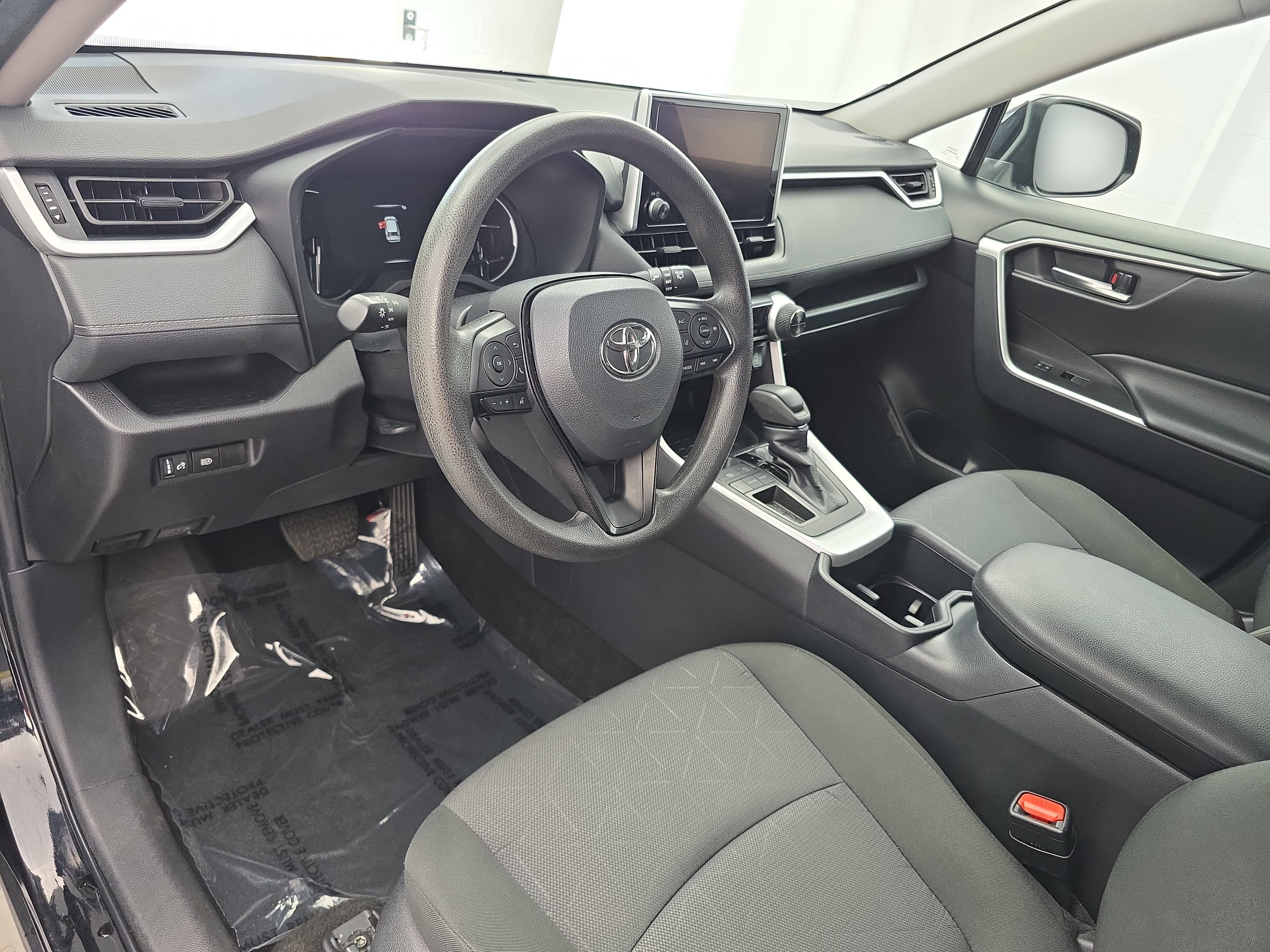 Used 2025 Toyota RAV4 XLE FWD image 15