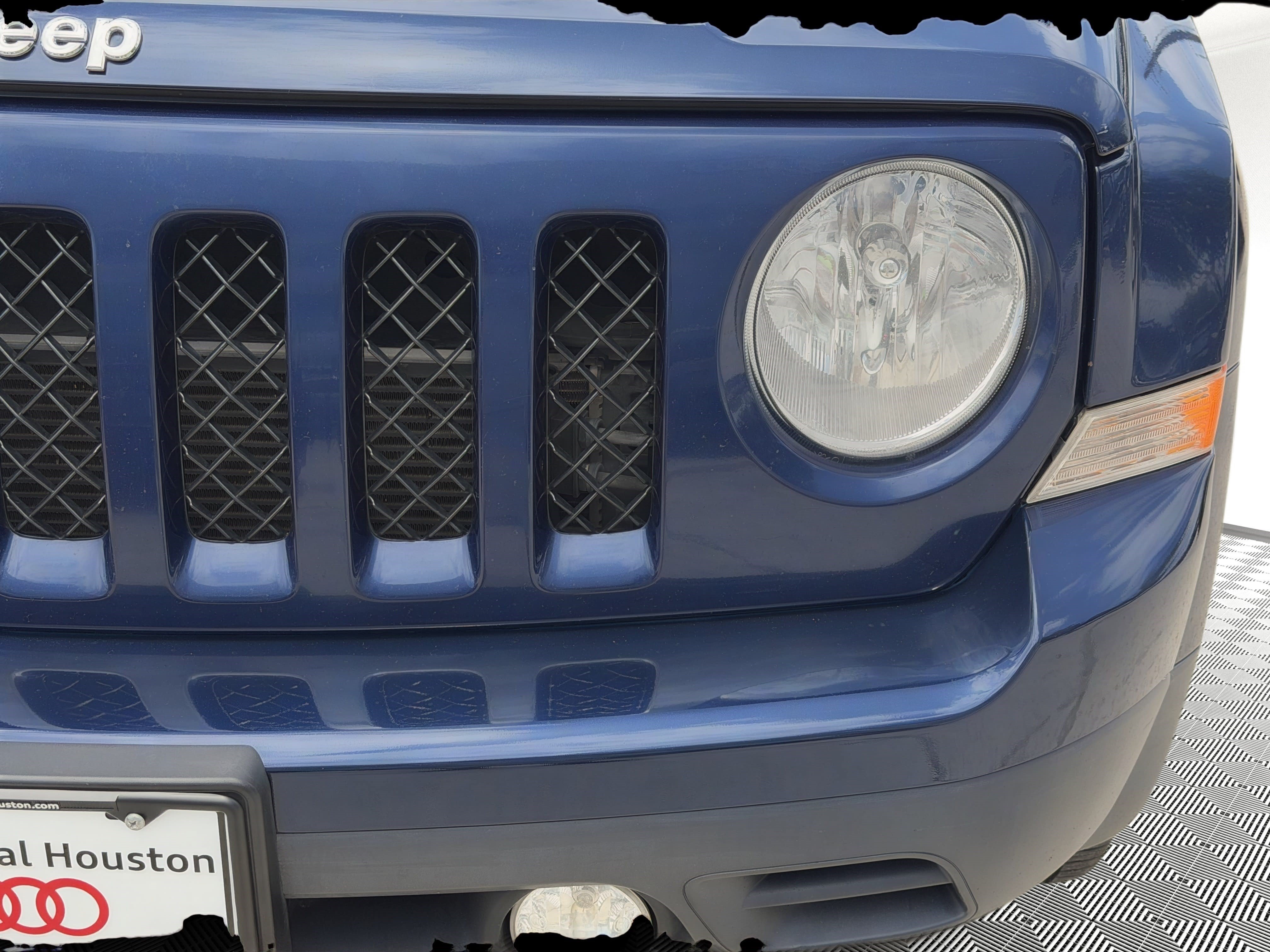 Used 2016 Jeep Patriot Latitude AWD/4WD image 11