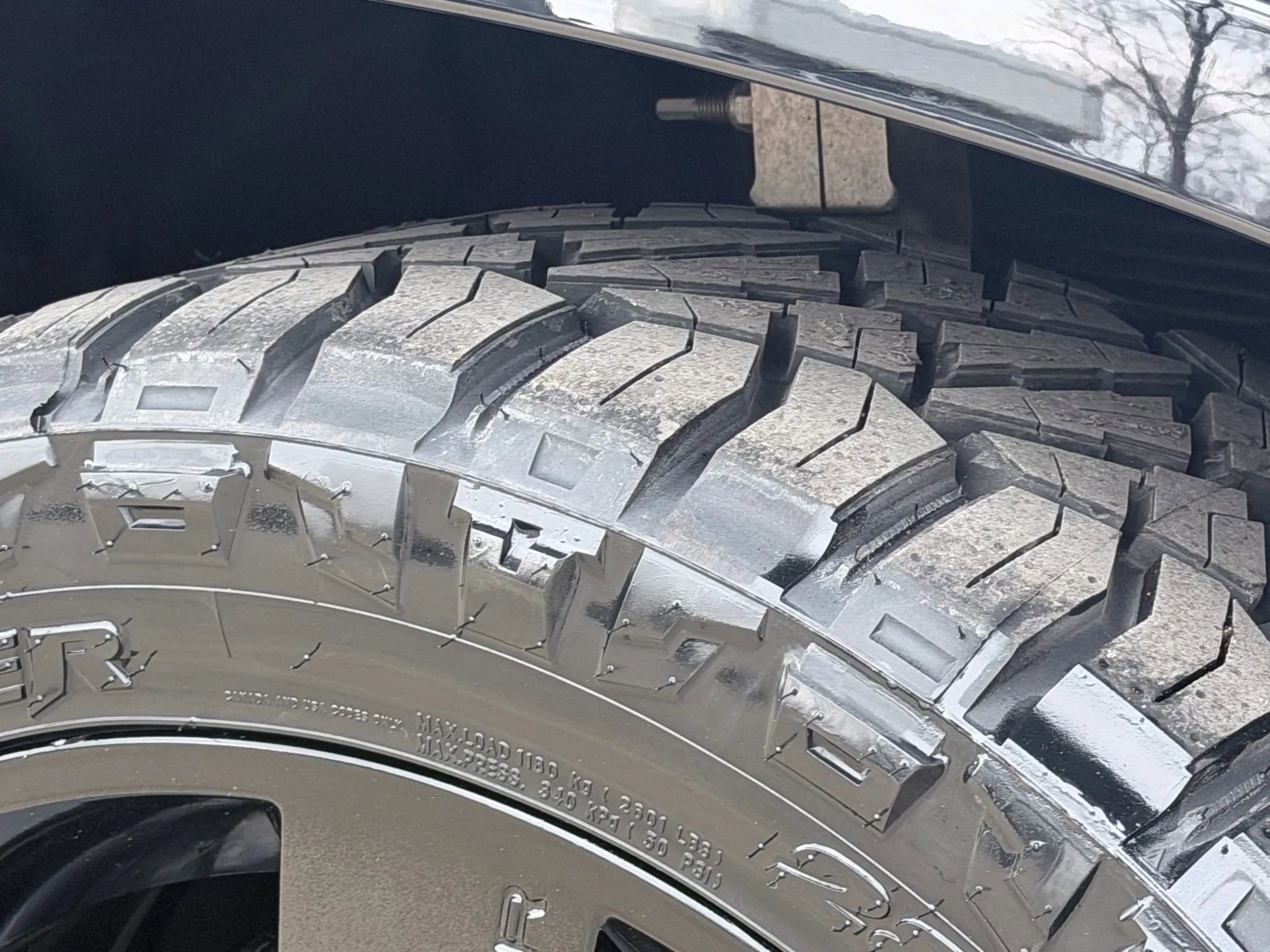 Used 2023 Land Rover Defender 110 V8 image 31