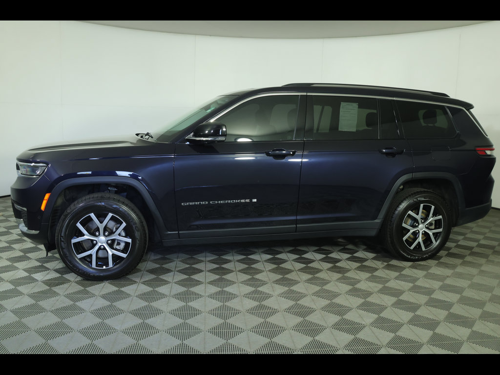 Certified 2023 Jeep Grand Cherokee L Limited w/ Luxury Tech Group II AWD/4WD image 17