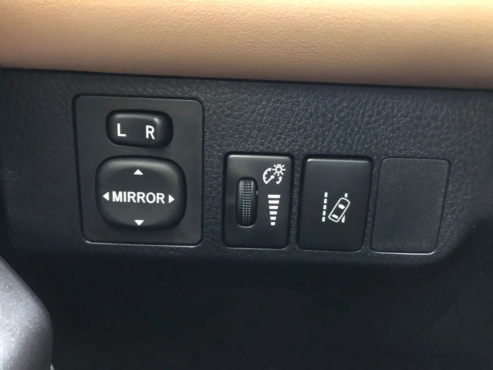 Used 2017 Toyota RAV4 XLE AWD/4WD image 28