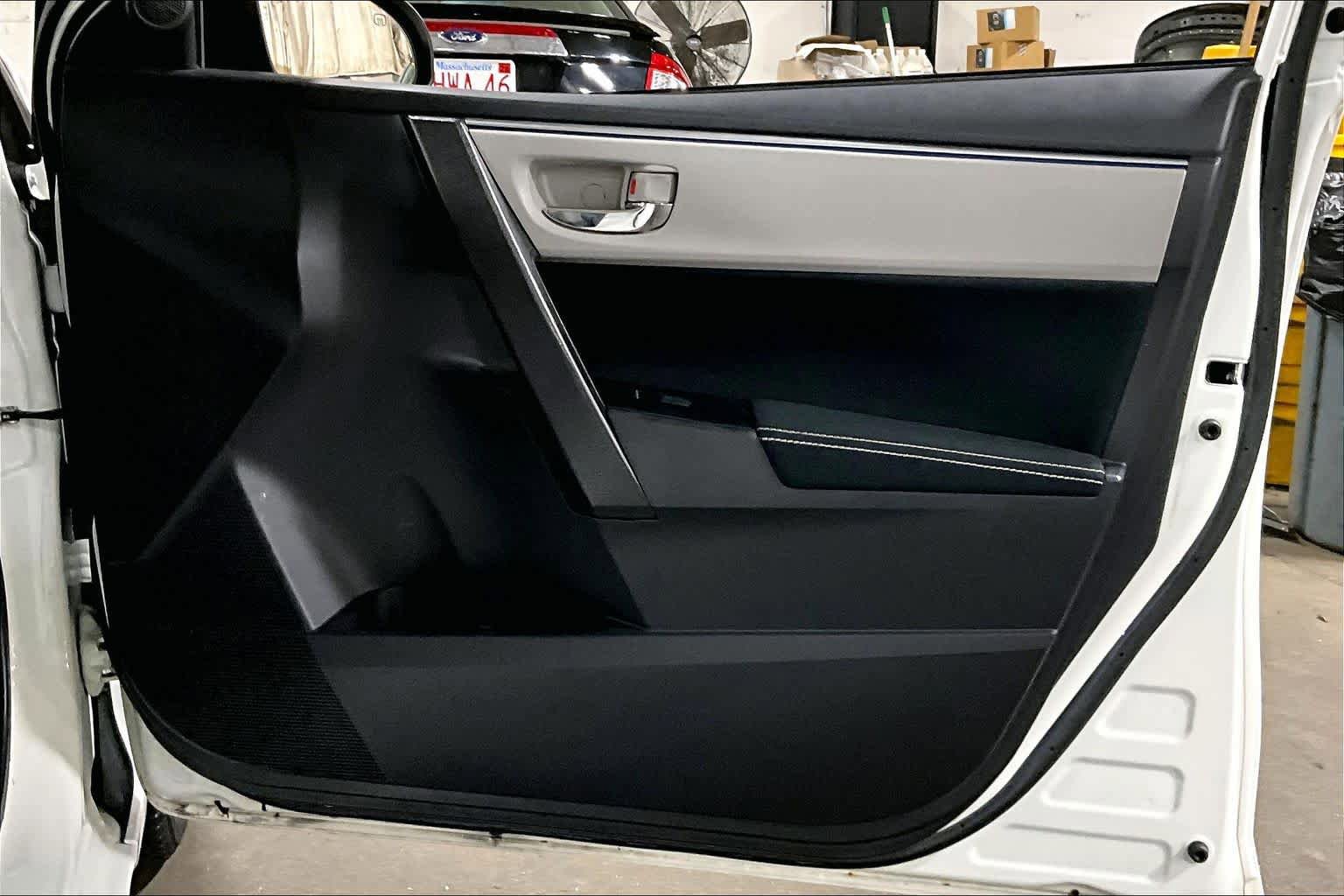 Used 2015 Toyota Corolla LE FWD image 23