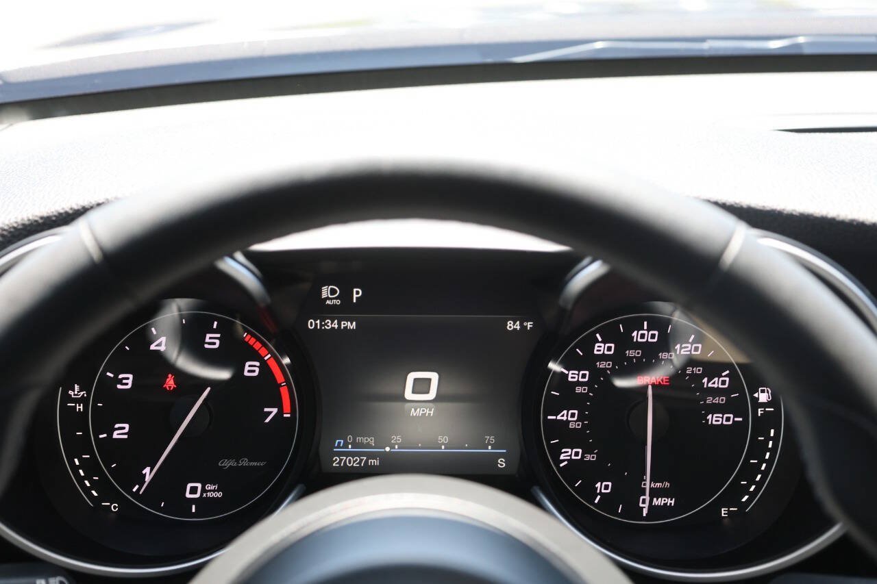 Used 2020 Alfa Romeo Giulia AWD w/ Cold Weather Package image 18