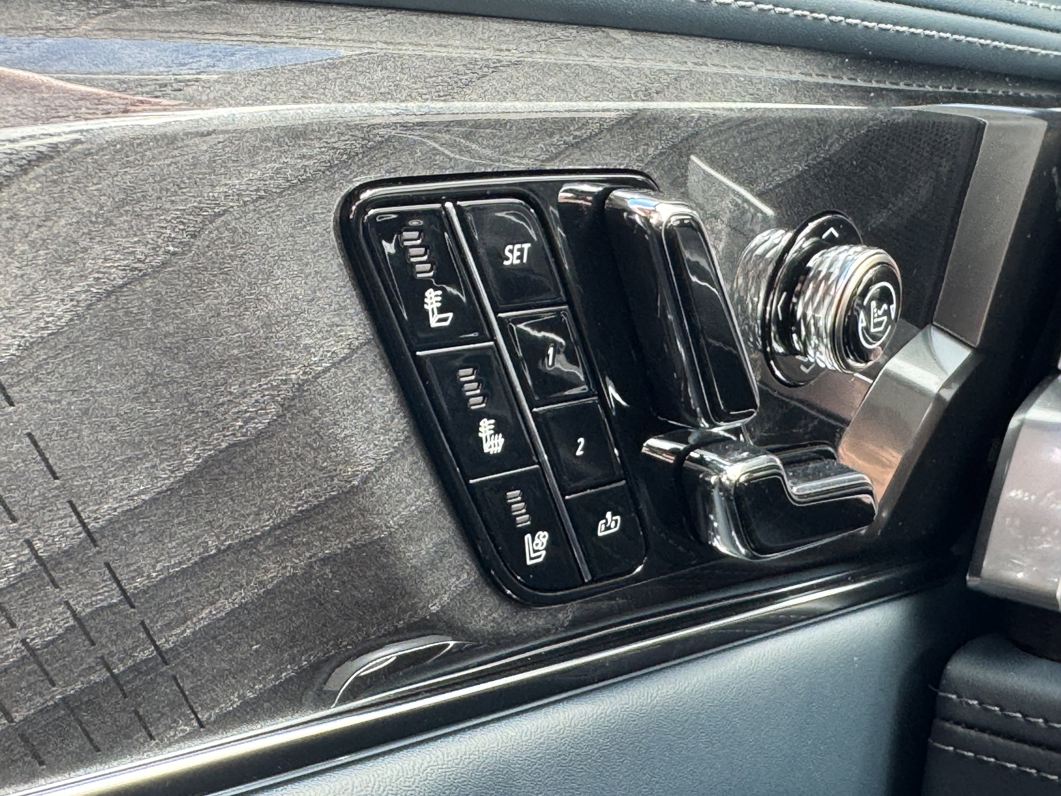 New 2025 Cadillac Escalade IQ Sport 2 w/ LPO, Premium Carpet Package image 28