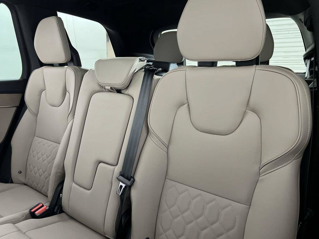Used 2026 Volvo XC90 T8 Plus w/ Protection Package Premier AWD/4WD image 22