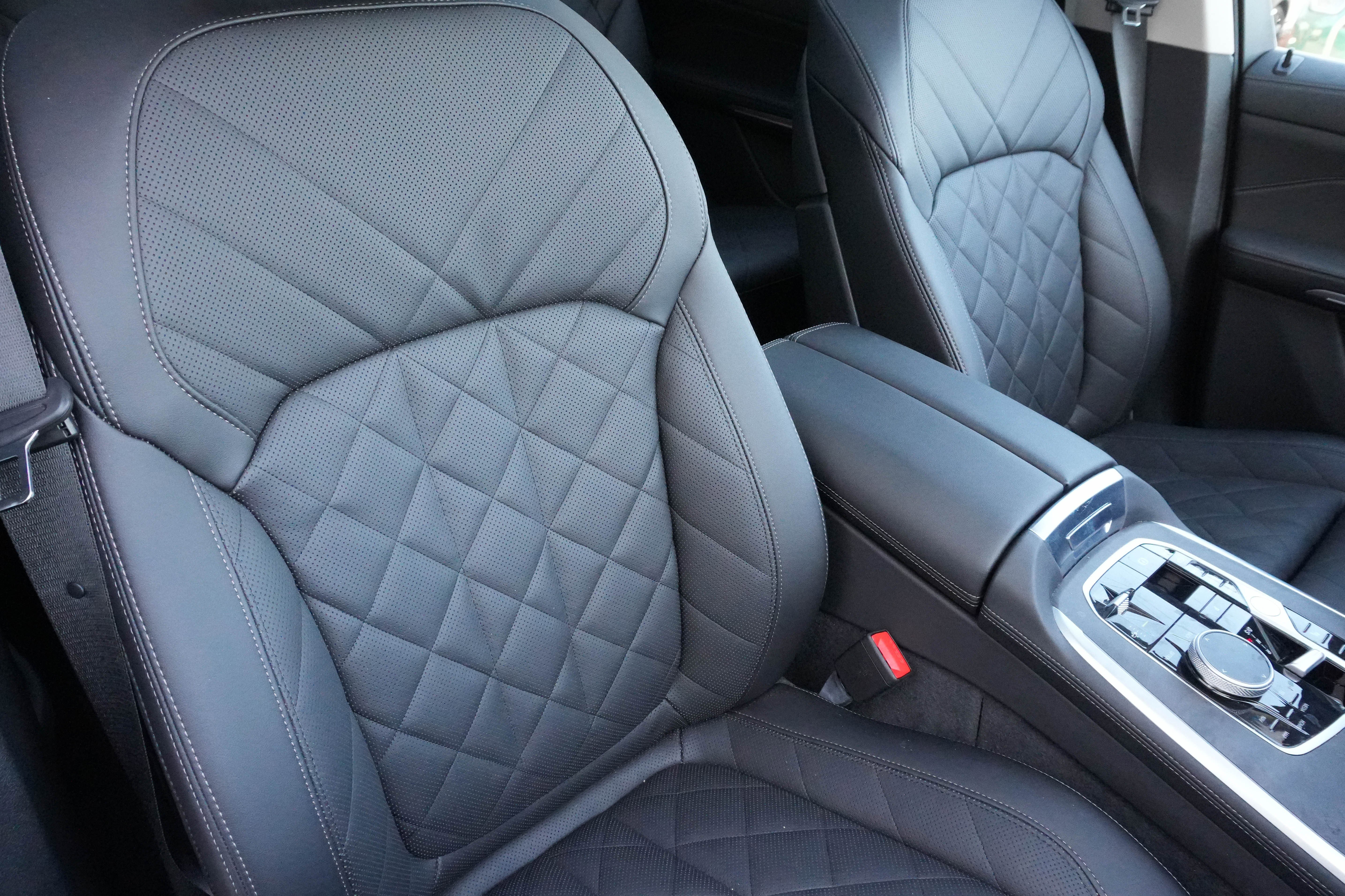 Used 2026 BMW X7 xDrive40i w/ Premium Package image 14