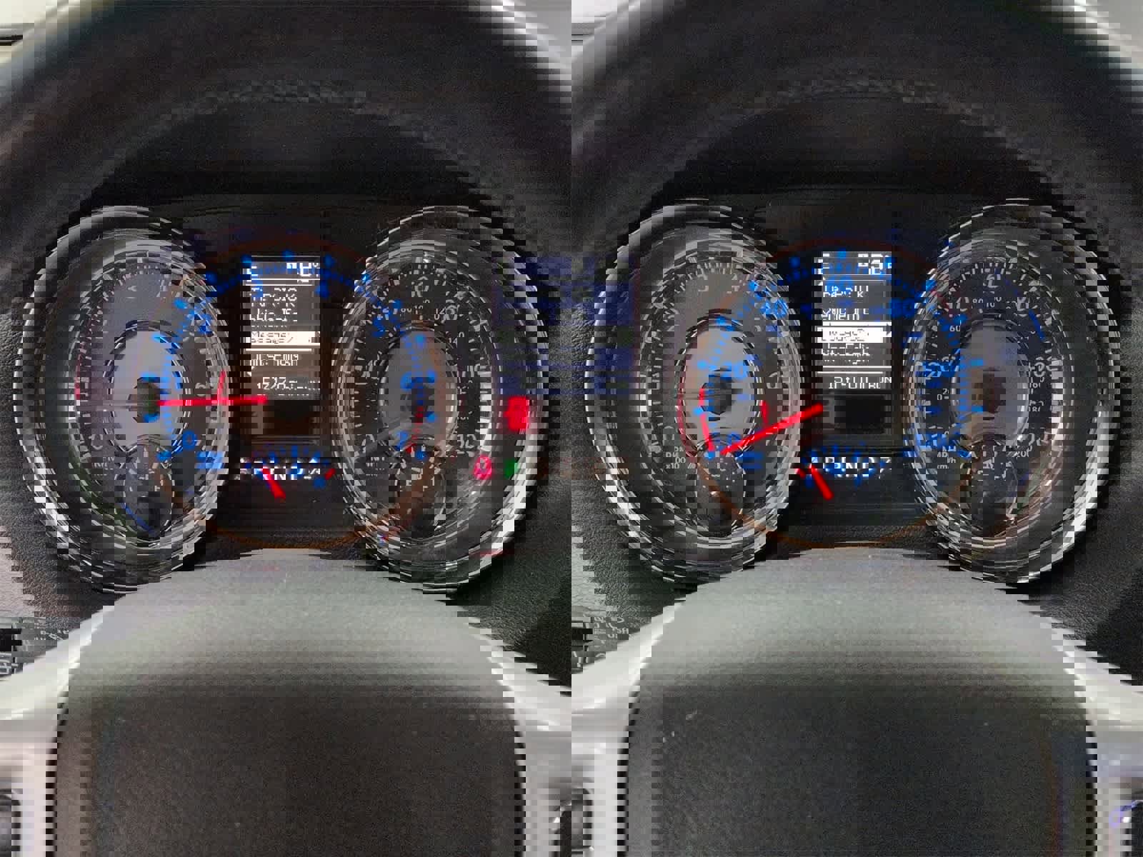 Used 2015 Chrysler Town & Country Touring-L w/ Driver Convenience Group image 32