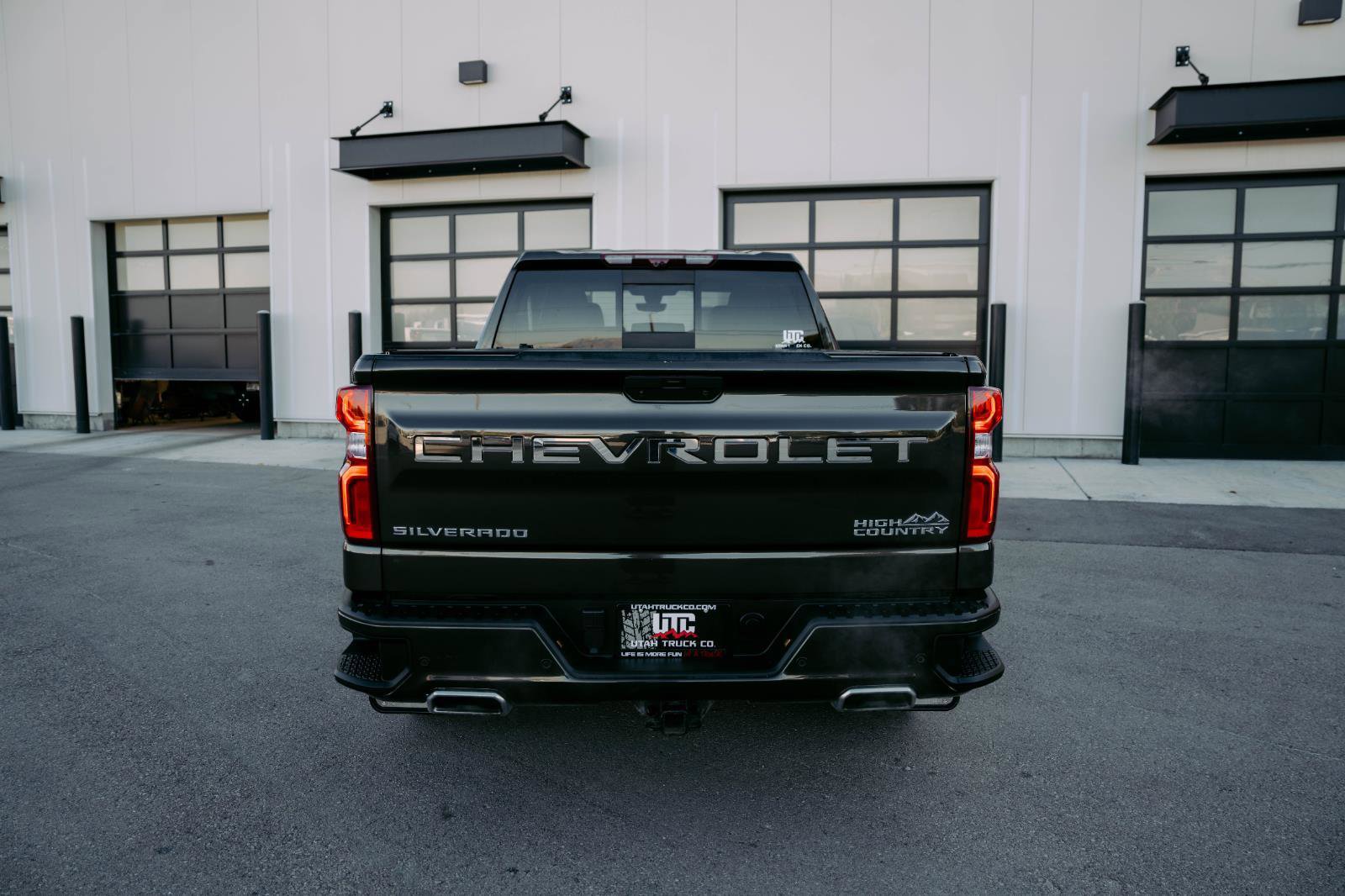 Used 2021 Chevrolet Silverado 1500 High Country w/ Technology Package image 6