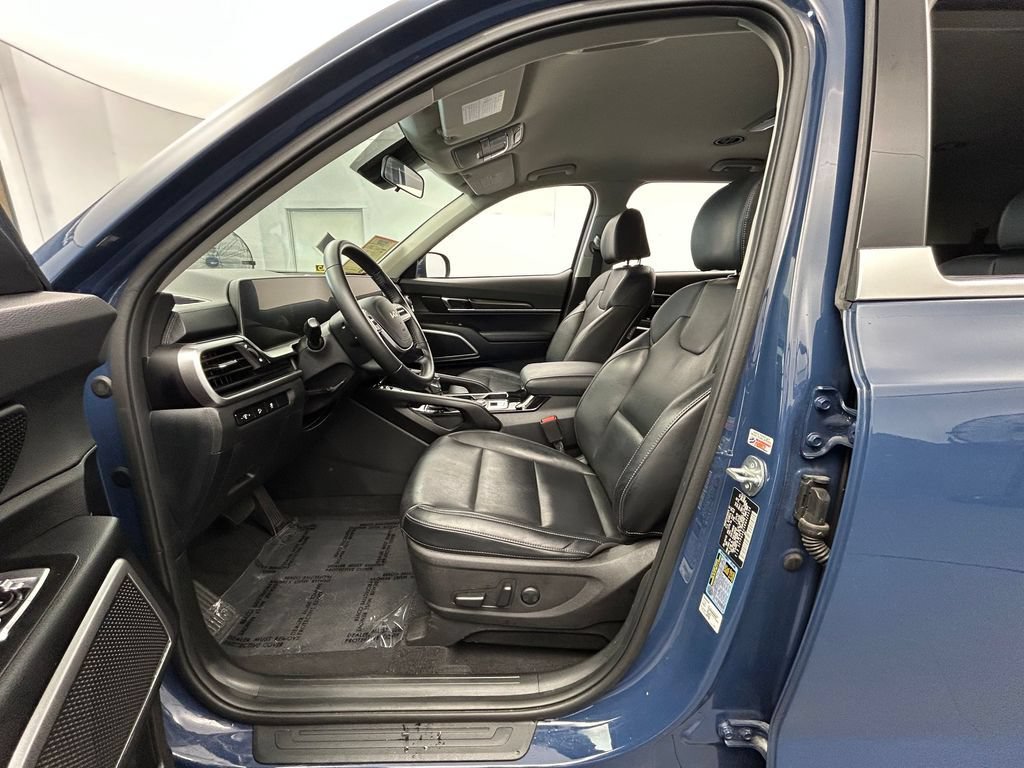 Used 2024 Kia Telluride S FWD image 12