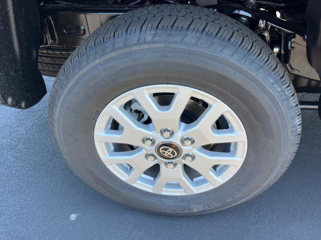 Used 2024 Toyota Tacoma SR5 w/ SR5 Upgrade Package AWD/4WD image 32