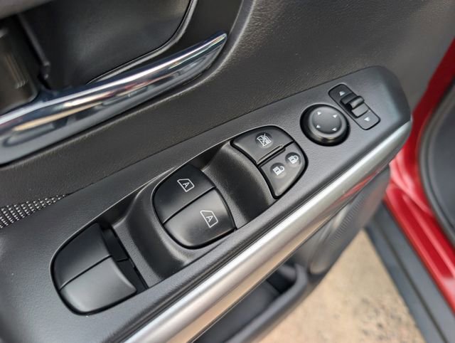 Used 2019 Nissan Kicks SV image 14