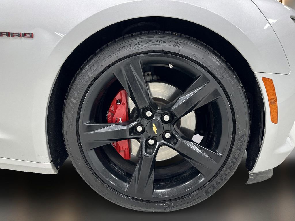 Used 2018 Chevrolet Camaro SS RWD image 9