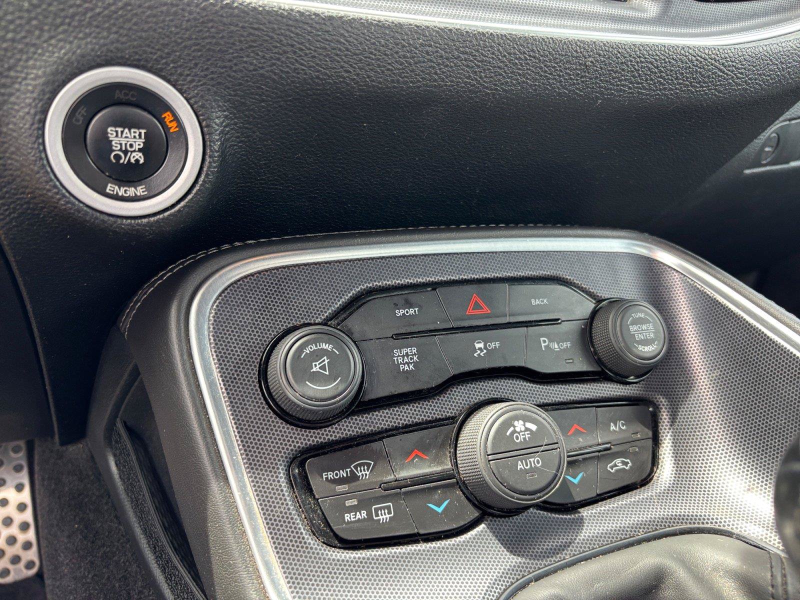 Used 2015 Dodge Challenger R/T Plus RWD image 29