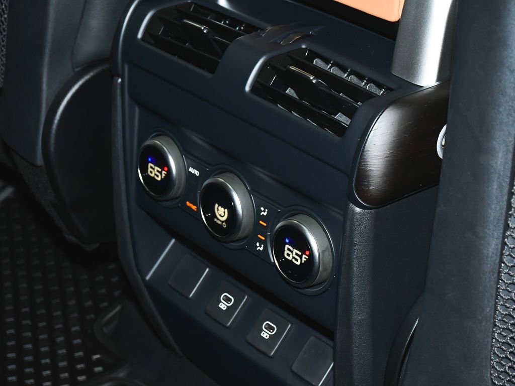 Used 2024 Land Rover Defender 130 X-Dynamic SE image 53