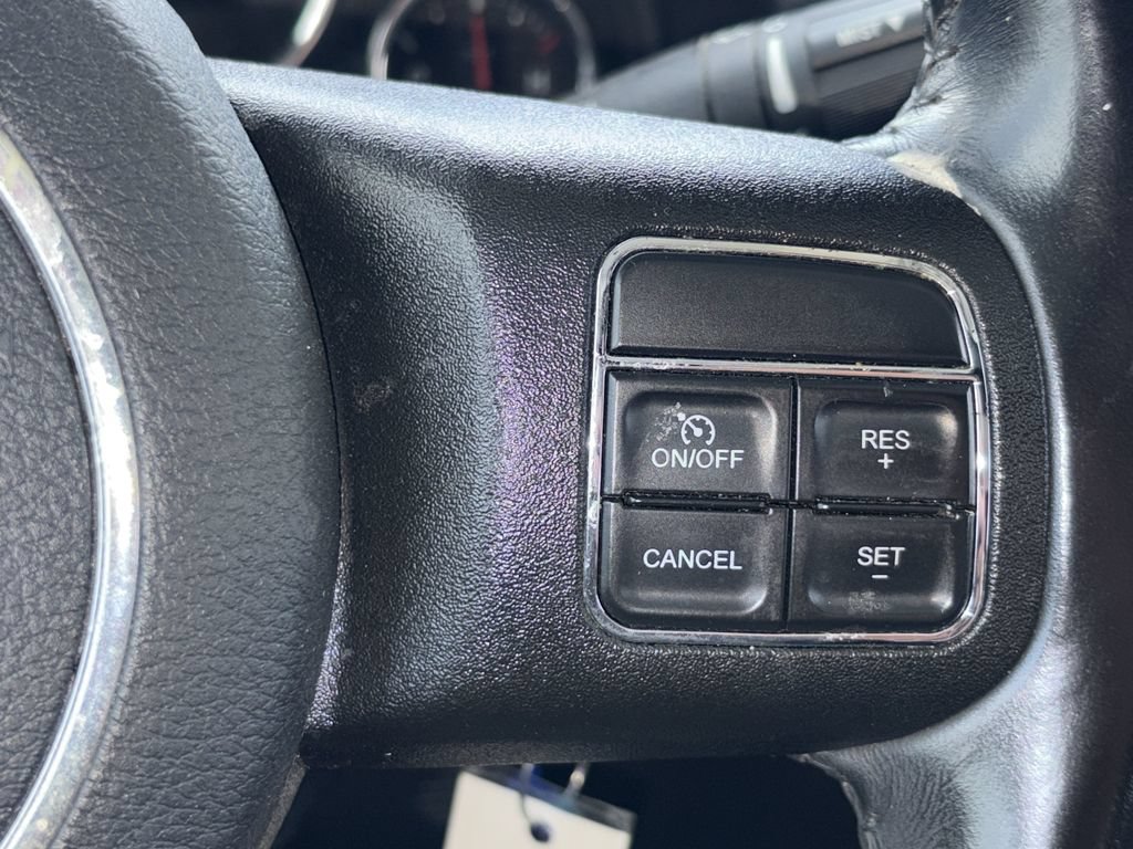 Used 2018 Jeep Wrangler Unlimited Rubicon w/ Connectivity Group AWD/4WD image 10