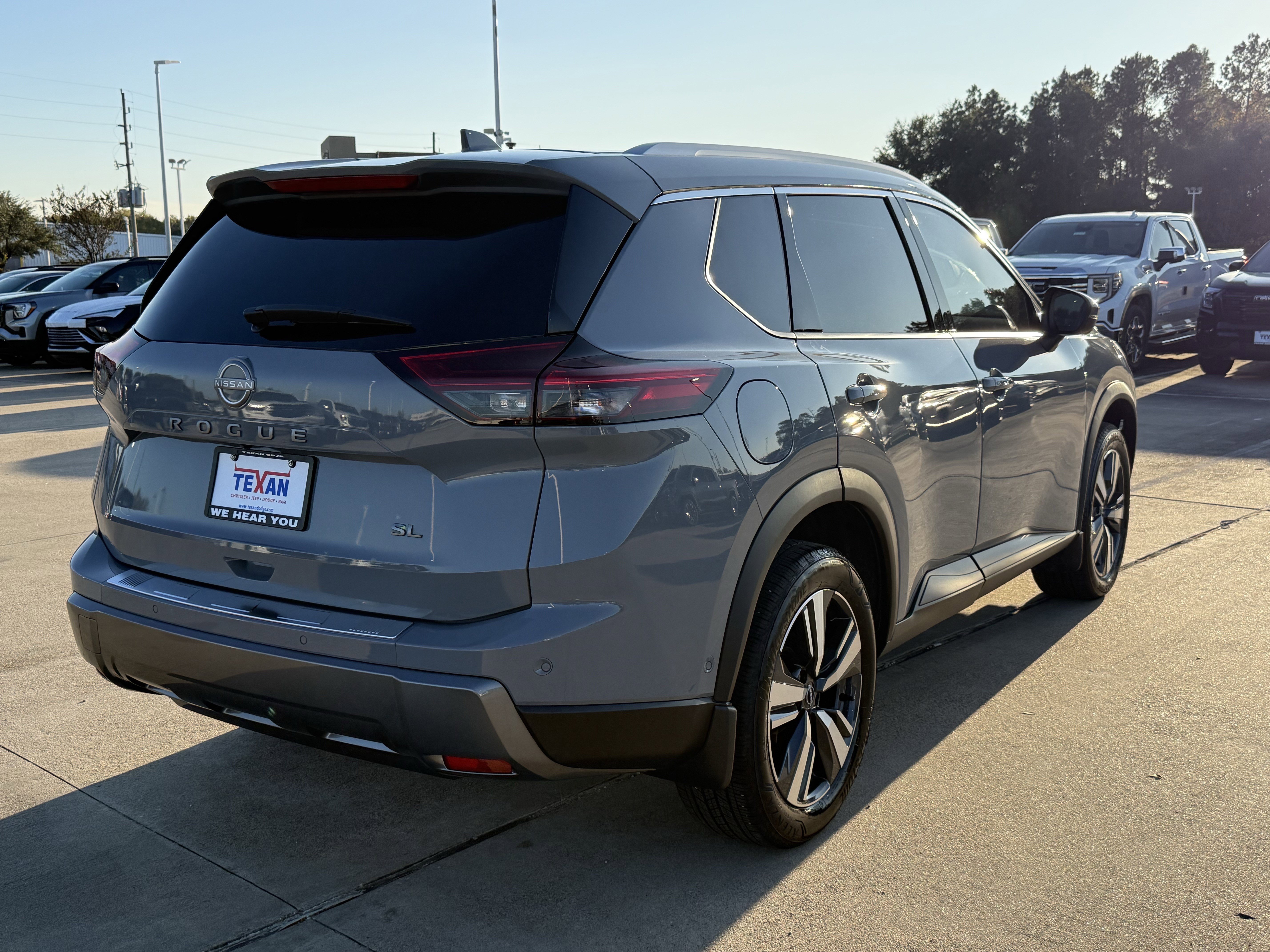 Used 2025 Nissan Rogue SL image 5