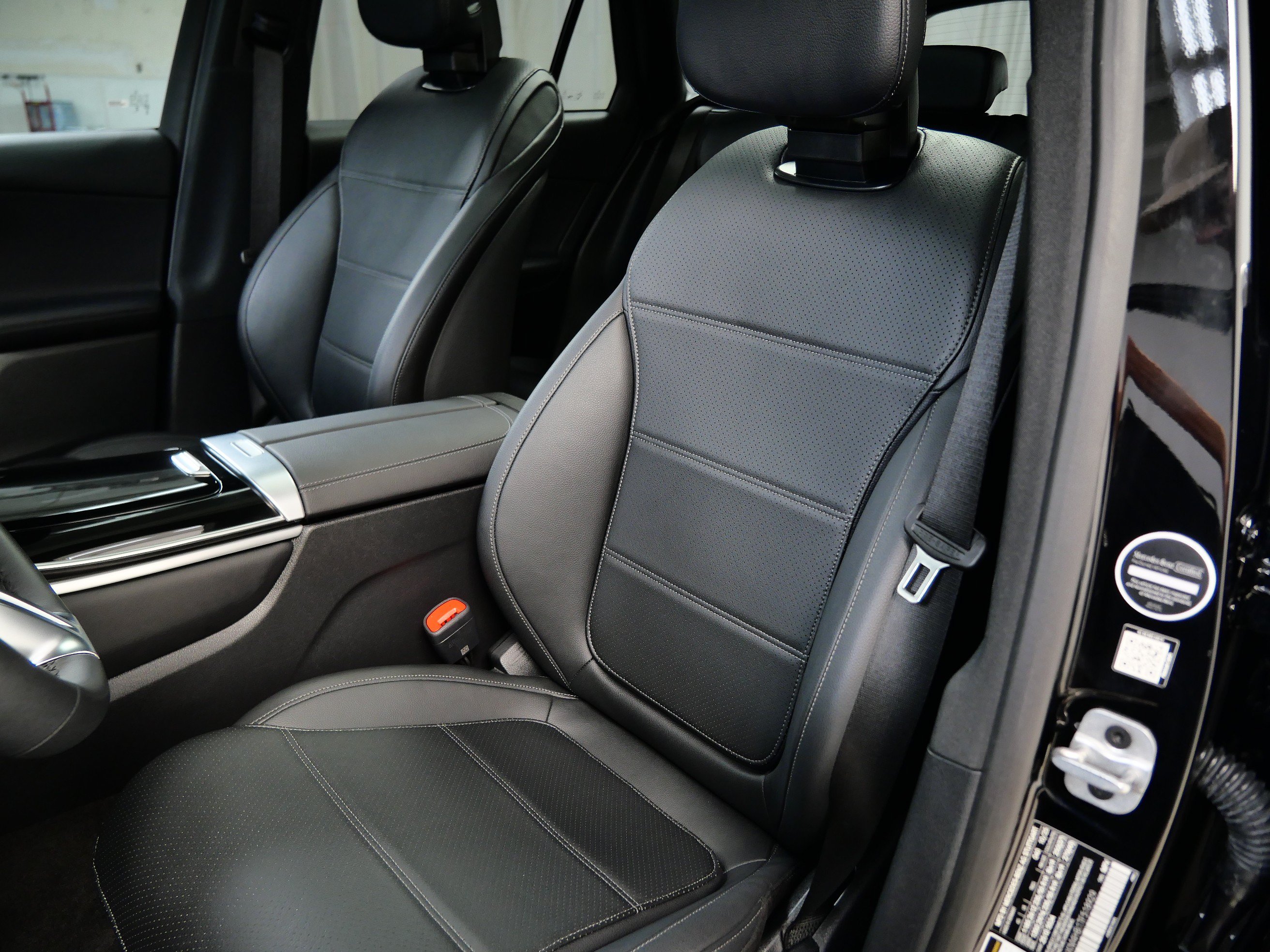 Certified 2026 Mercedes-Benz GLC 300 4MATIC image 3