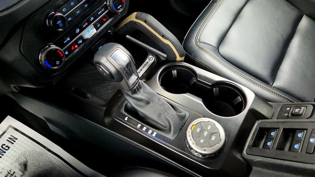 Used 2025 Ford Bronco Badlands image 16