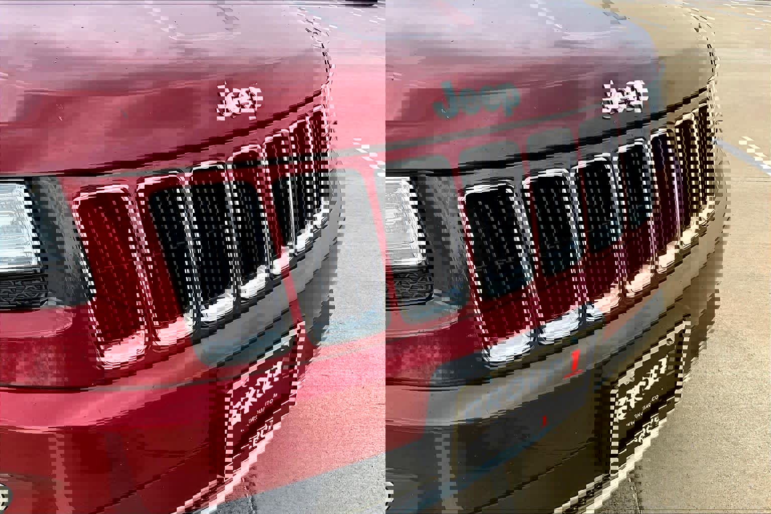 Used 2015 Jeep Grand Cherokee Limited w/ Luxury Group II image 28