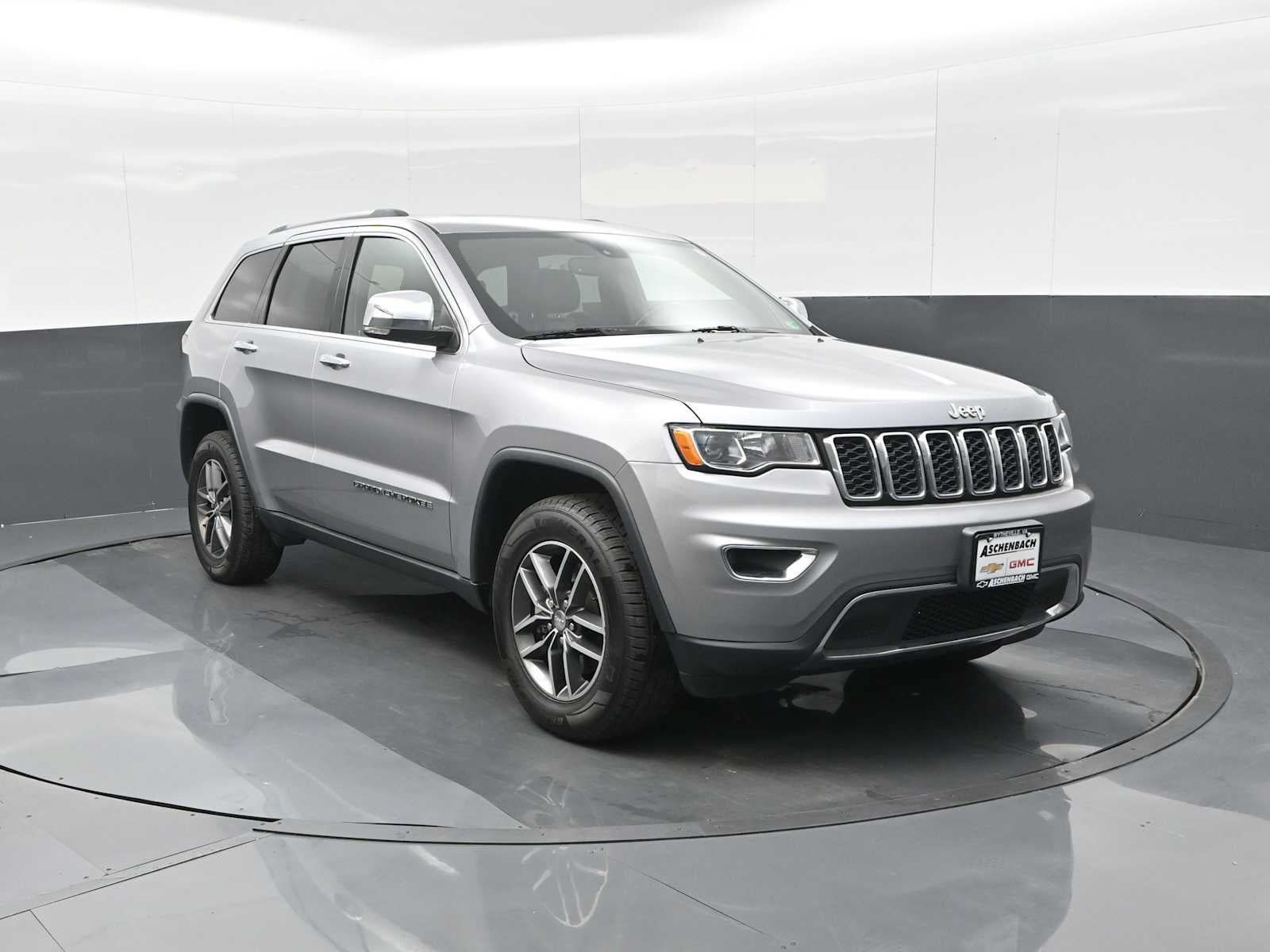 Used 2021 Jeep Grand Cherokee Limited w/ Luxury Group II AWD/4WD image 2