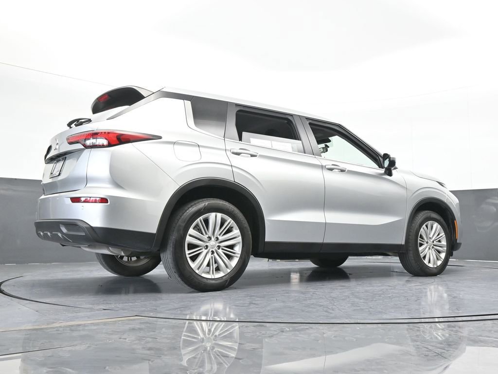 Used 2024 Mitsubishi Outlander ES image 24
