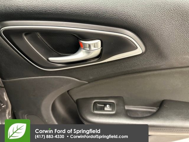 Used 2016 Chrysler 200 LX image 29