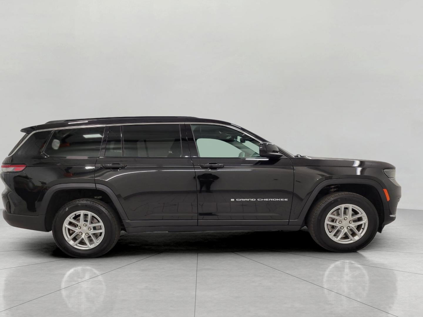 Used 2024 Jeep Grand Cherokee L Laredo AWD/4WD image 12
