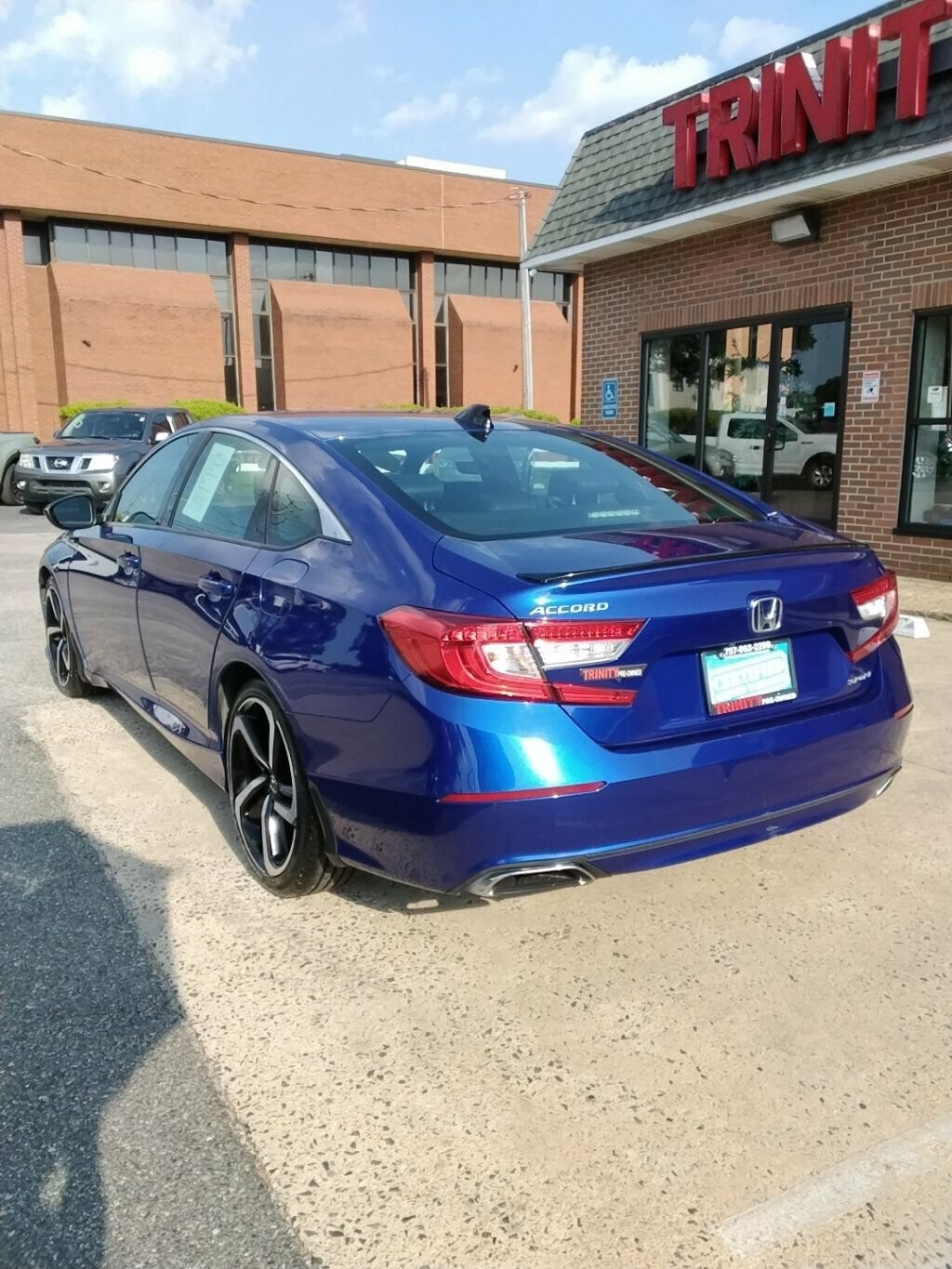 Used 2022 Honda Accord Sport image 2