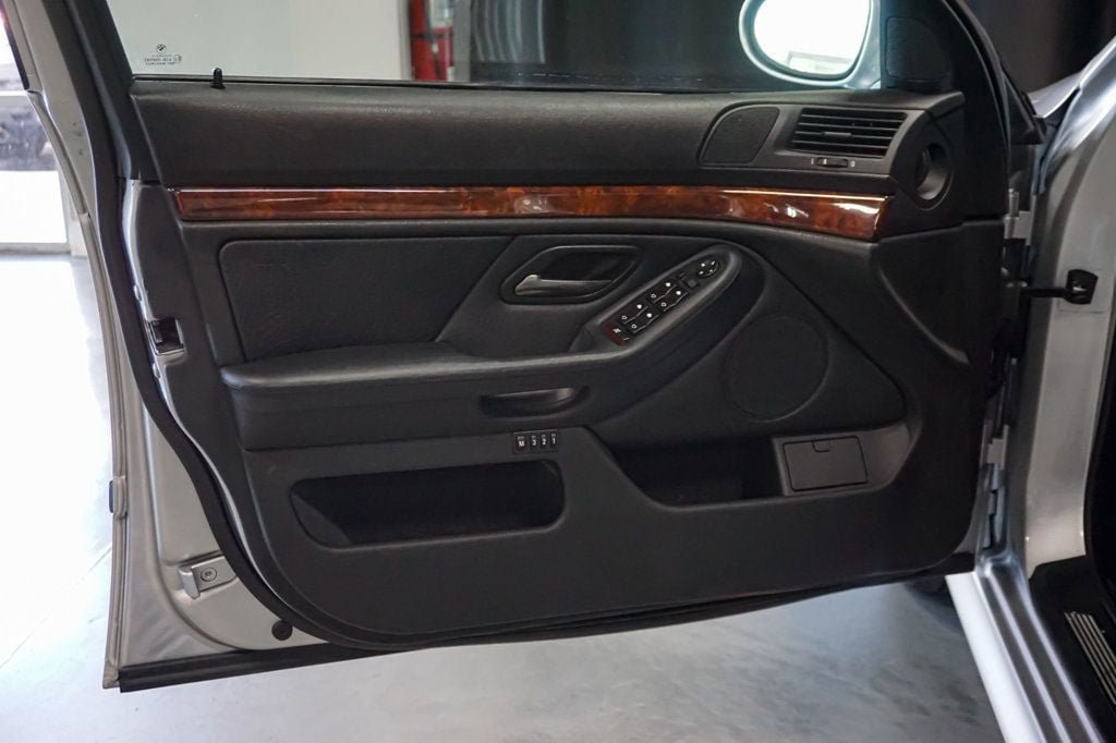 Used 2002 BMW M5 RWD image 17