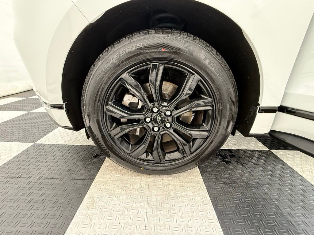 Used 2022 Ford Edge SE w/ Black Appearance Package image 10