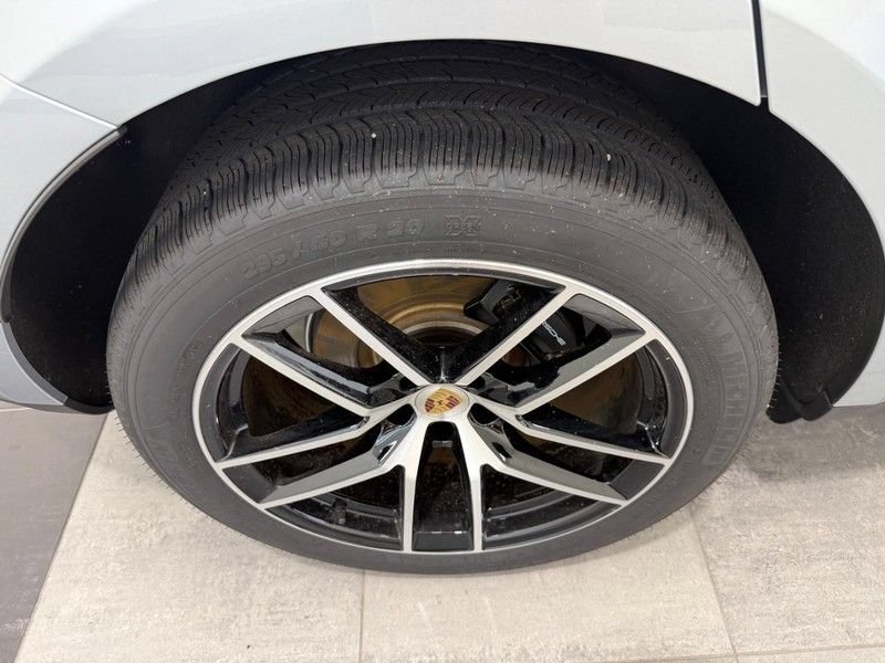 Certified 2025 Porsche Macan AWD/4WD image 8
