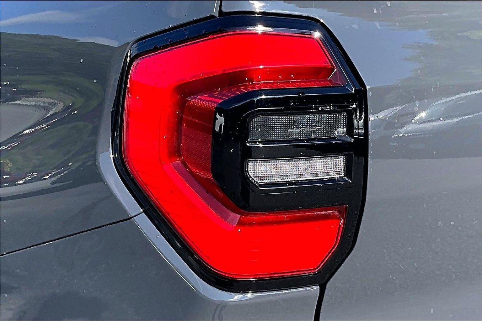 Used 2025 Toyota 4Runner Limited AWD/4WD image 32