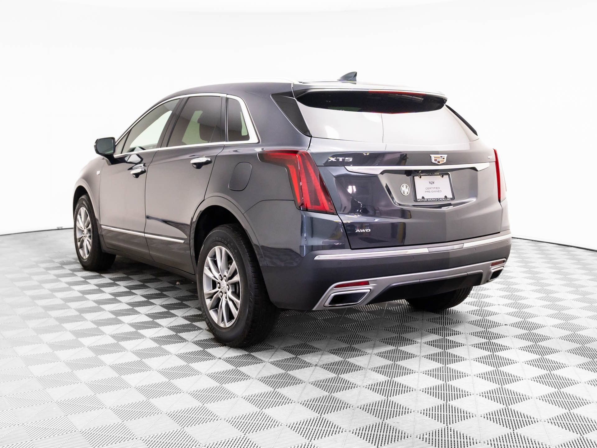 Certified 2022 Cadillac XT5 Premium Luxury image 3